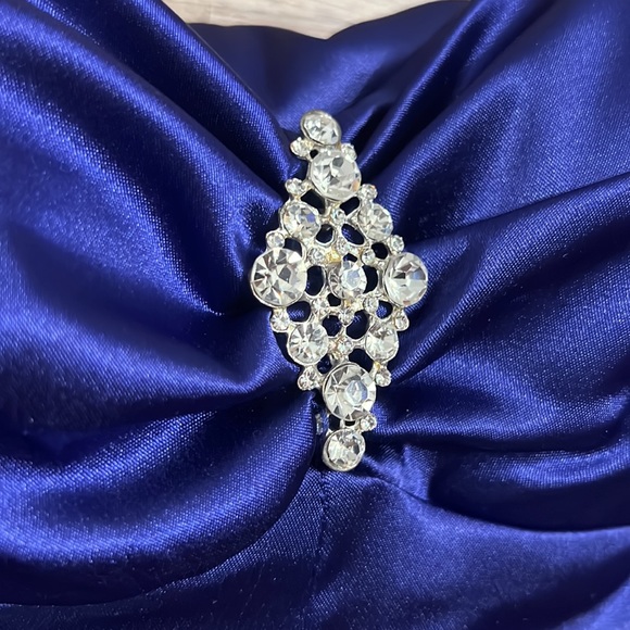 Prom Dress! 💜 - Picture 3 of 4